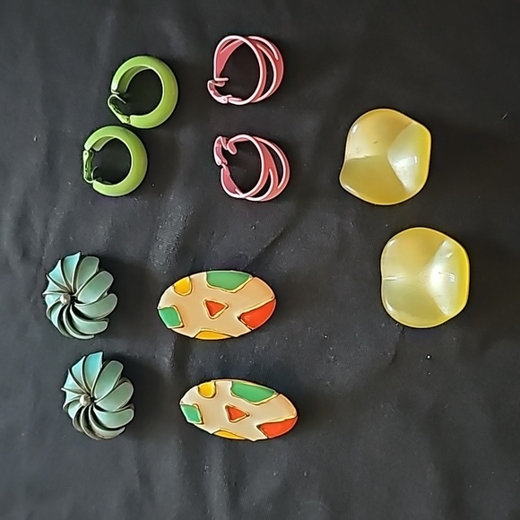 Jewelry - 5 Pair of Vintage Clip Earrings 🐈50